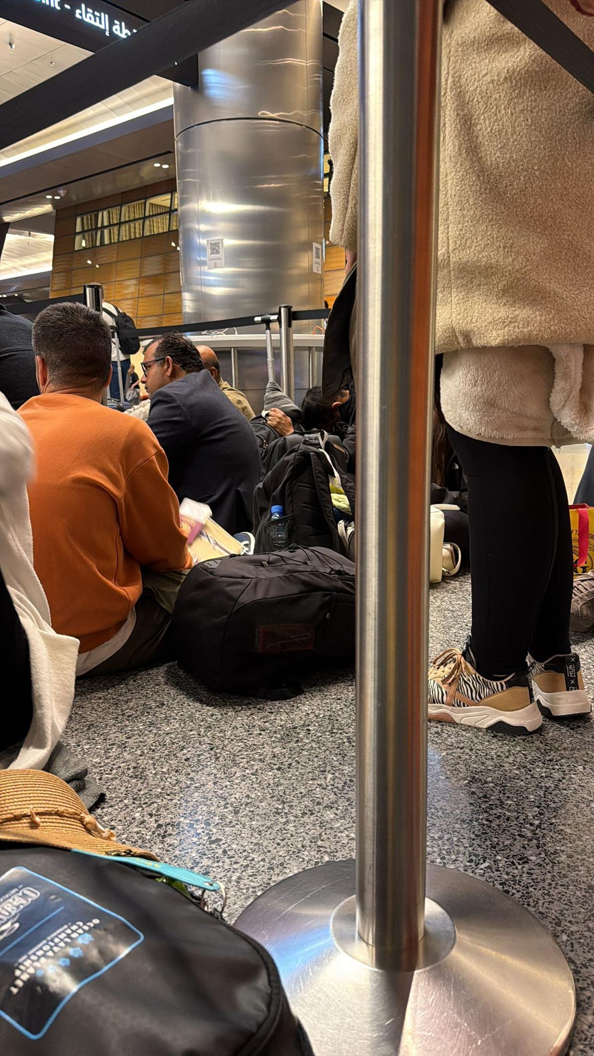 La espera de horas en el suelo del aeropuerto.