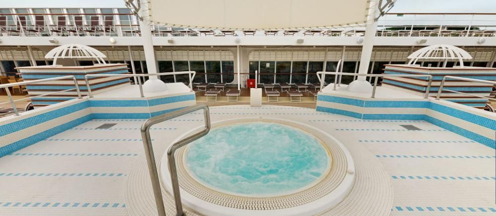 Interior del barco MSC Sinfonía, actualmente atracado en el puerto de València.