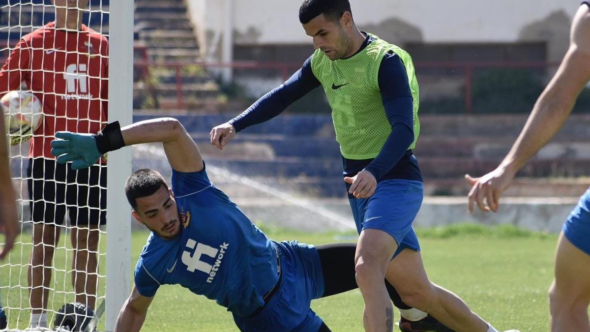 Álex Martínez y Guille Vallejo durante el entrenamiento de este miércoles.