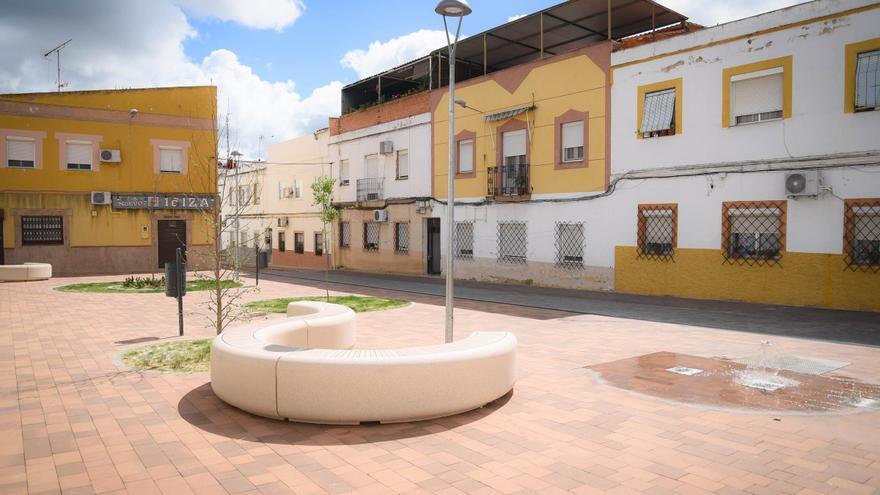 La plaza de Santo Ángel, de estreno en Mérida: fuente, suelo, bancos, papeleras y luces