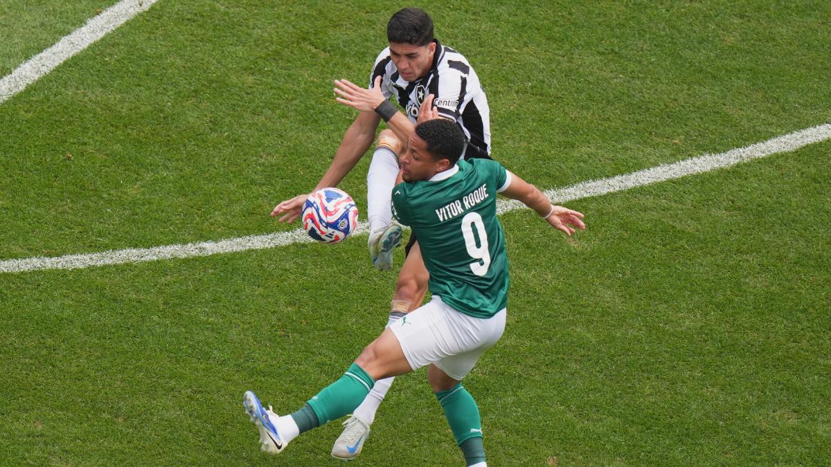 Vitor Roque, contra Botafogo en el Mundial de Clubes