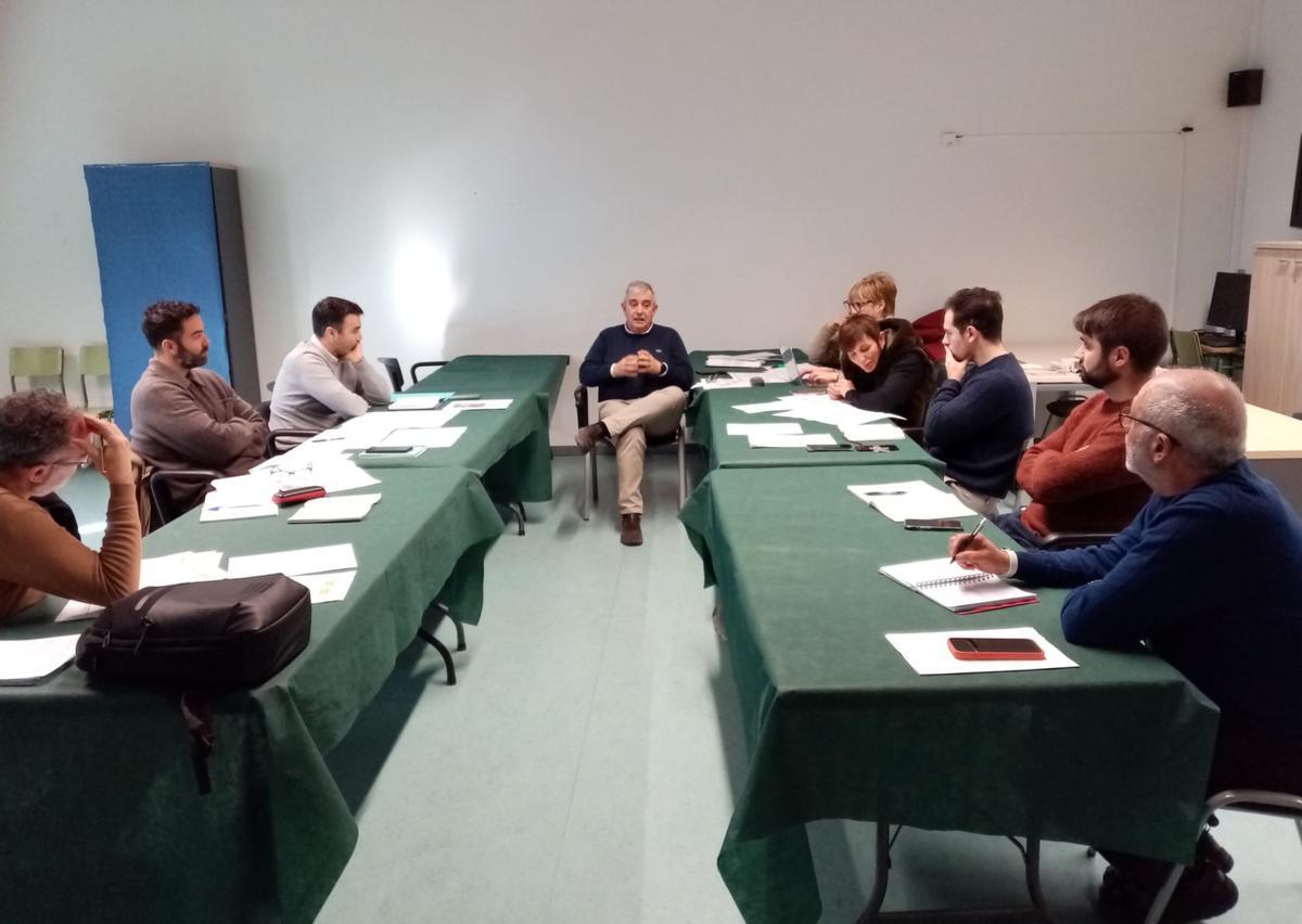 Representantes de los municipios del Área Funcional 2, en una reunión de trabajo.