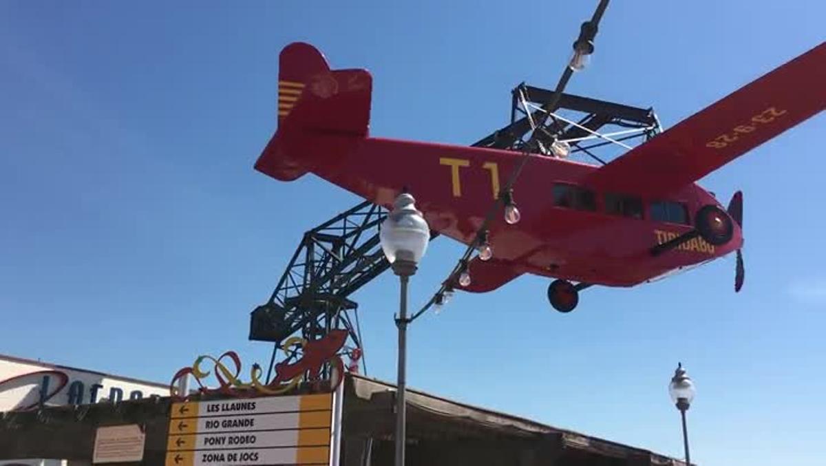 Lavió del Tibidabo ja vola sobre Barcelona