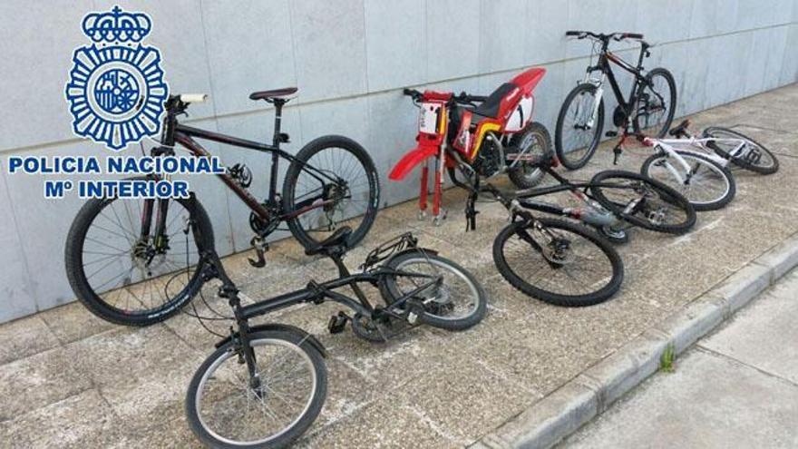 Varias de las bicicletas recuperadas en la operación.