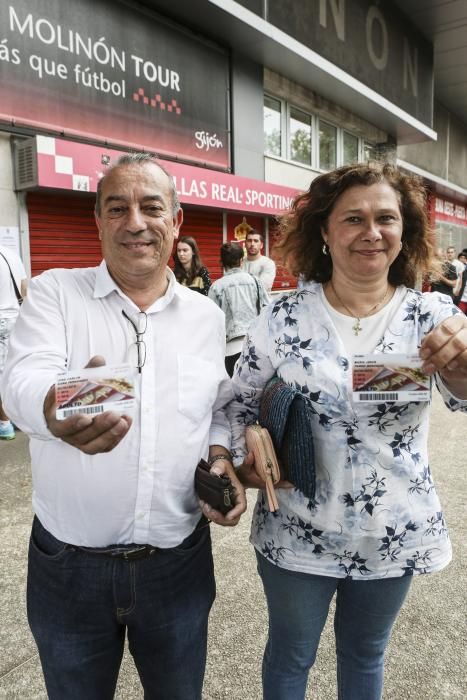 Primeros socios en renovar el abono del Sporting