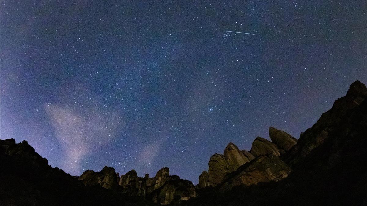 Montserrat  12 12 2020 Pluja d estrelles Geminides a Montserrat  Estrellas fugaces  Geminidas  Foto Robert Ramos