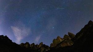 Montserrat  12 12 2020 Pluja d estrelles Geminides a Montserrat  Estrellas fugaces  Geminidas  Foto Robert Ramos