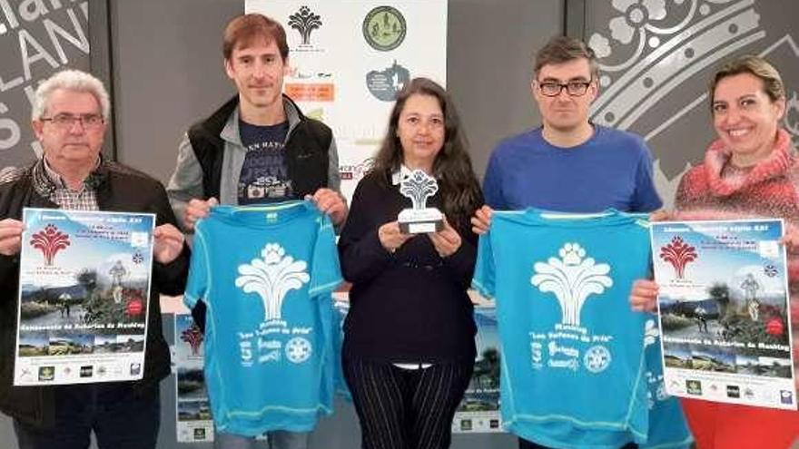 Por la izquierda, Ramón San Juan, Elías Suárez, Marisa Elviro, David Galguera y Noemí Pérez, durante la presentación ayer en Llanes.