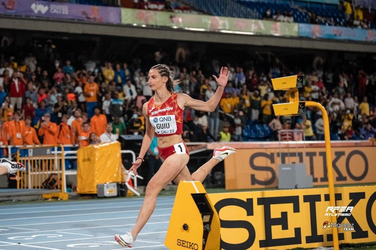 Elena Guiu, pionera en atletismo femenino aragonés.