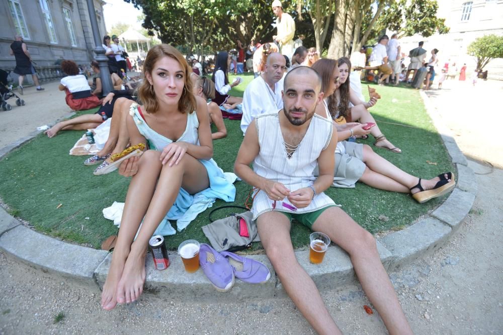 Miles de personas eligieron volver al medievo en Pontevedra en vez de refrescarse en la playa pese al calor extremo.