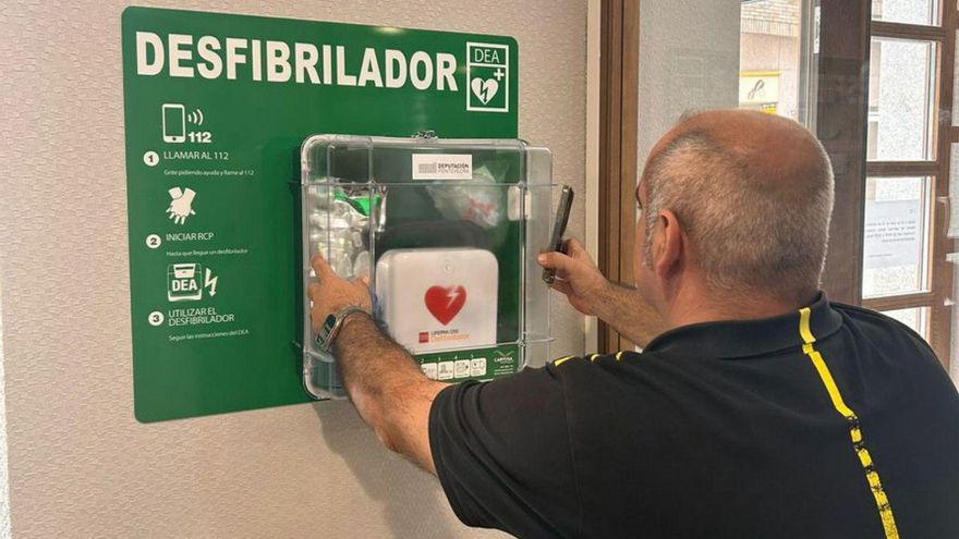 Colocación de un desfibrilador en Mularedos.