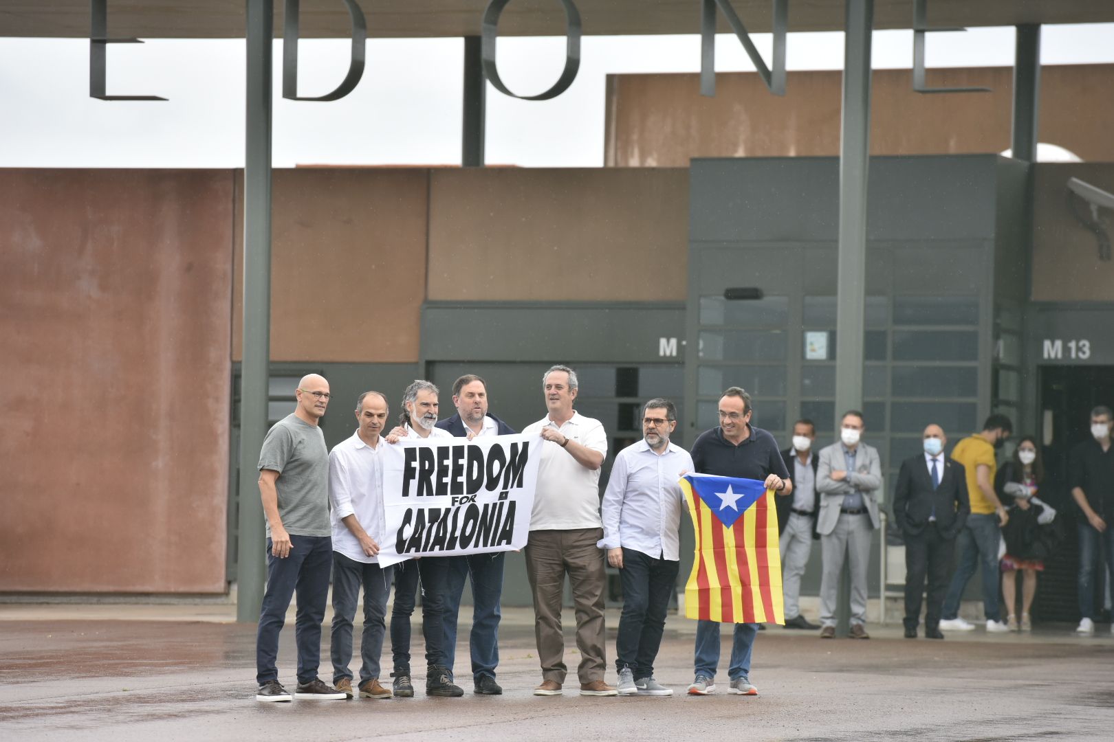 Sortida dels presos de Lledoners després de rebre l'indult