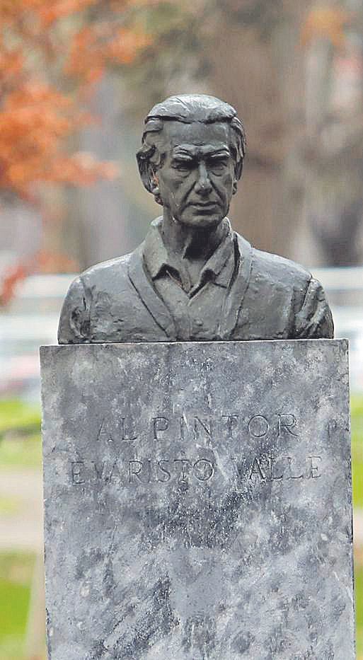 Busto del pintor Evaristo Valle, de Manuel Álvarez Laviada.