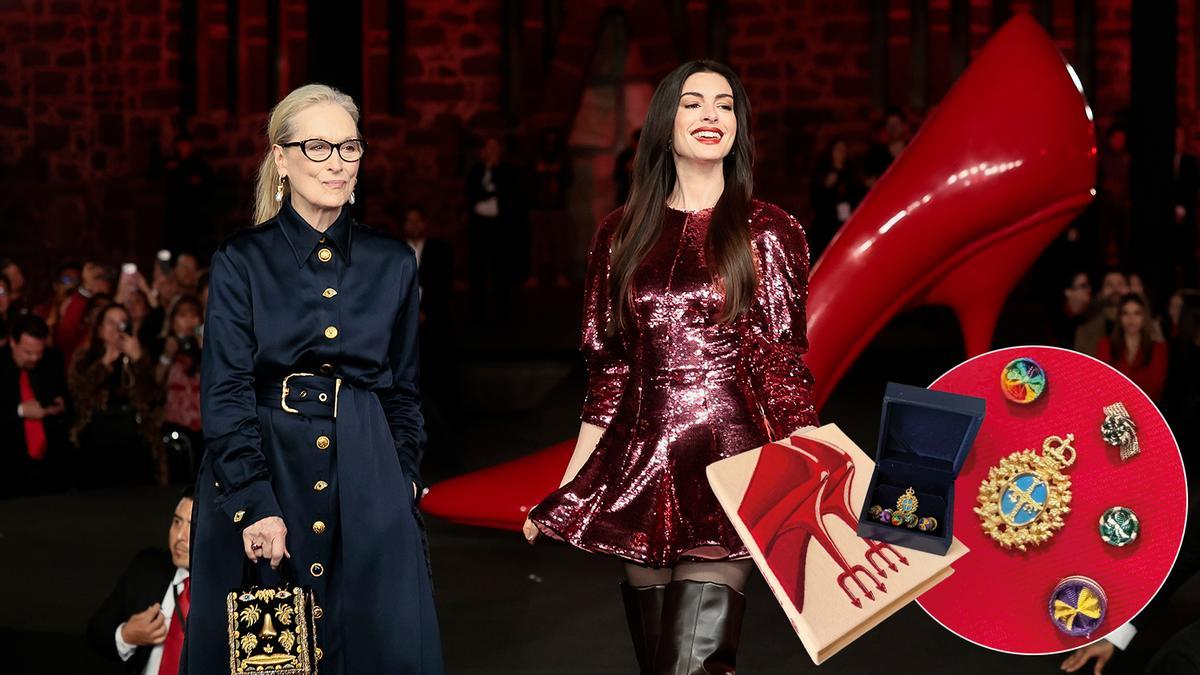 Streep y Hathaway, en el estreno de  "El diablo viste de Prada 2" en México. En el círculo, los broches que Streep lució en uno de sus trajes durante la noche del estreno, entre ellos, en el centro, la insignia de la Fundación Princesa de Asturias; a la izquierda, una cajita con todos ellos junto al bolso de mano que la actriz llevó en el evento, en las fotos de la edición americana de "Vogue".