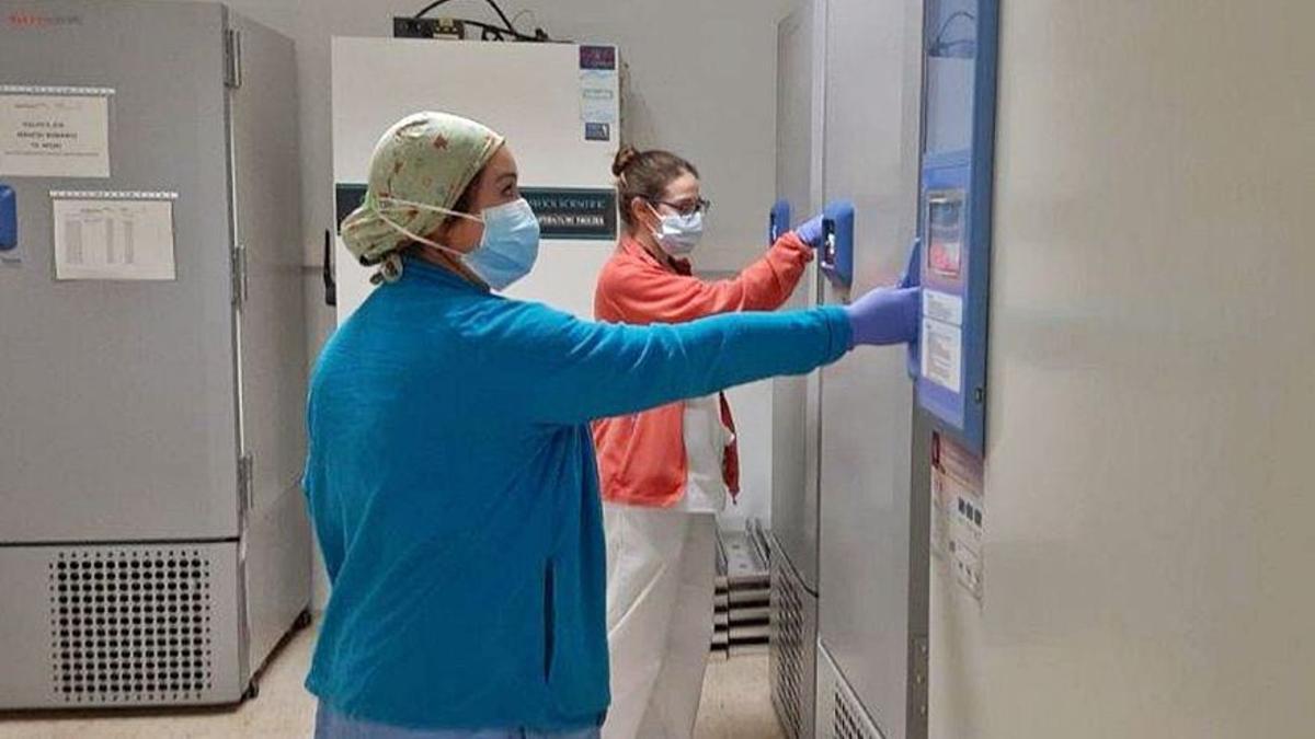 Tres ultracongeladores con espacio para 450.000 dosis esperan la vacuna de Pfizer