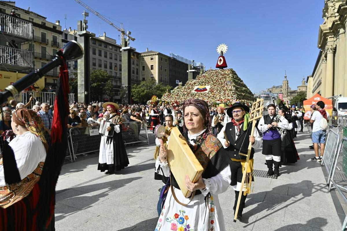 EN IMÁGENES | La Ofrenda de Frutos llena de color y tradición el centro de Zaragoza un año más EN IMÁGENES | La Ofrenda de Frutos llena de color y tradición el centro de Zaragoza un año más