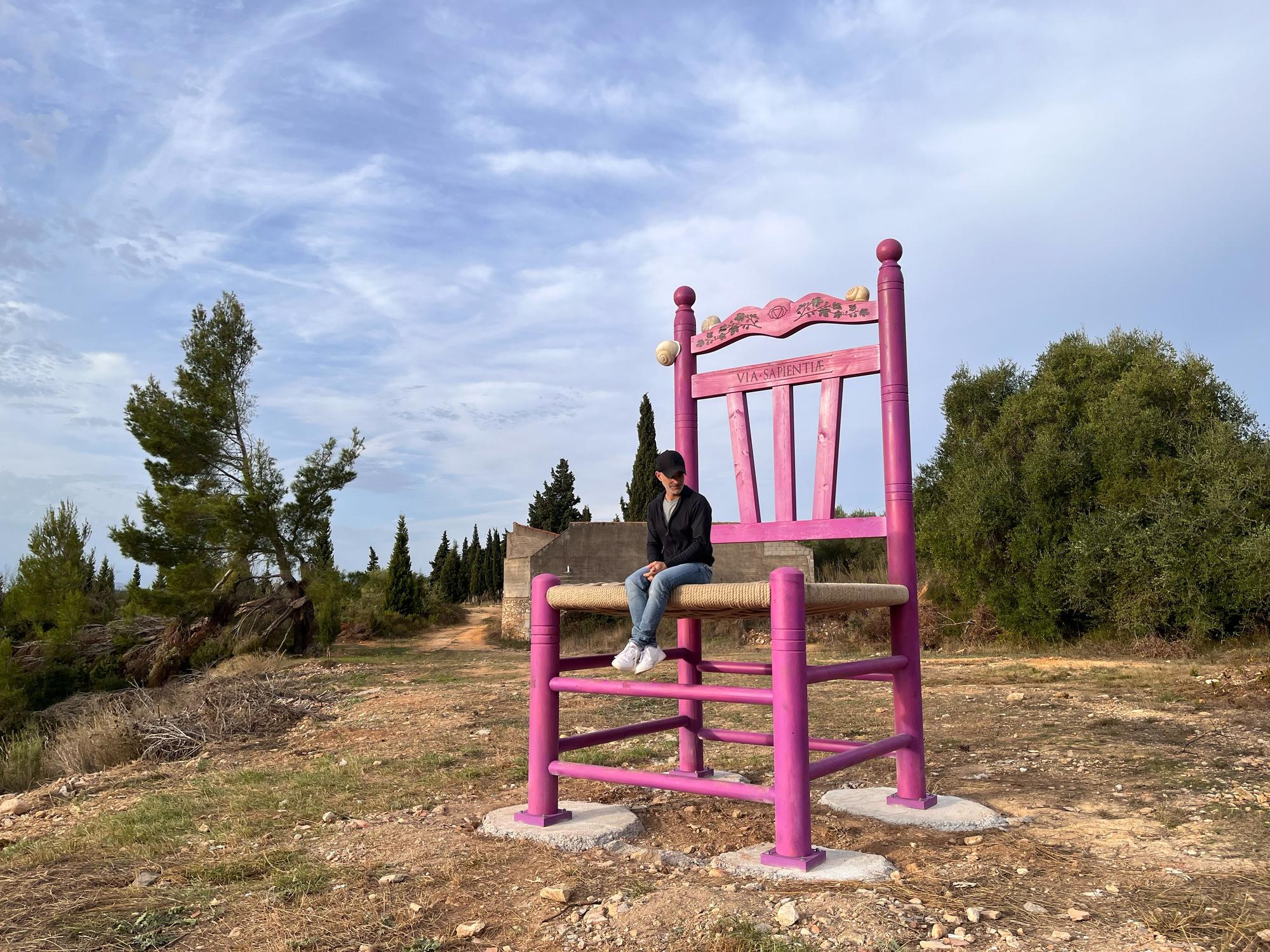 La silla rosa se sitúa en la Torre d'en Doménec.