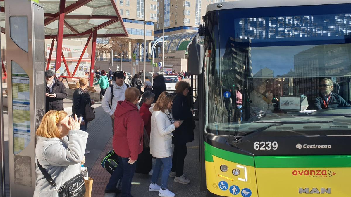 El servicio de bus vuelve a la normalidad  tras 108 días de huelga