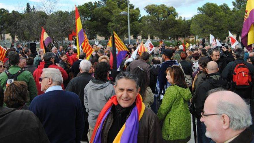 Aragón se tiñe de rojo, amarillo y morado