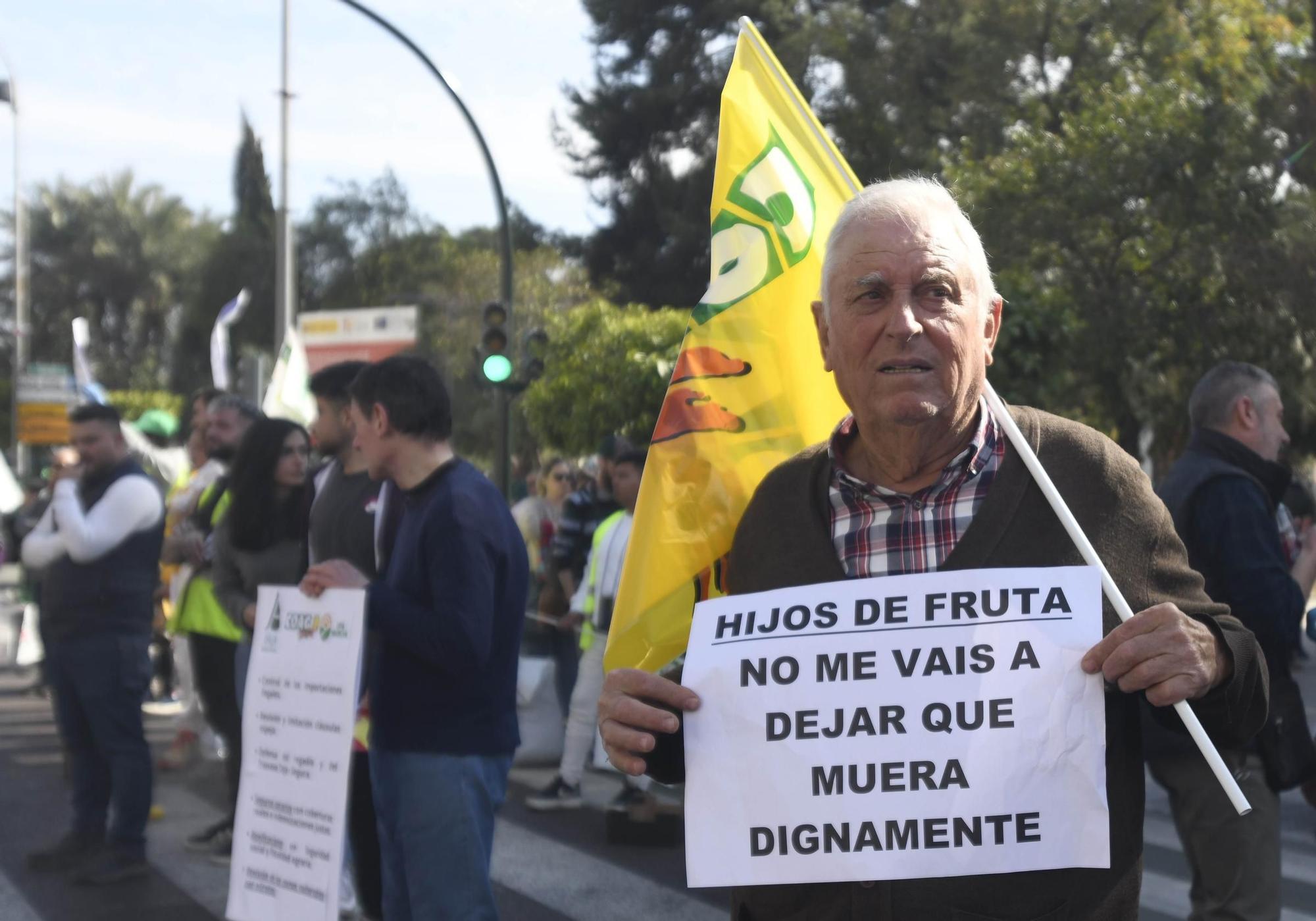 FOTOS: Las protestas de los agricultores murcianos el 21F, en imágenes
