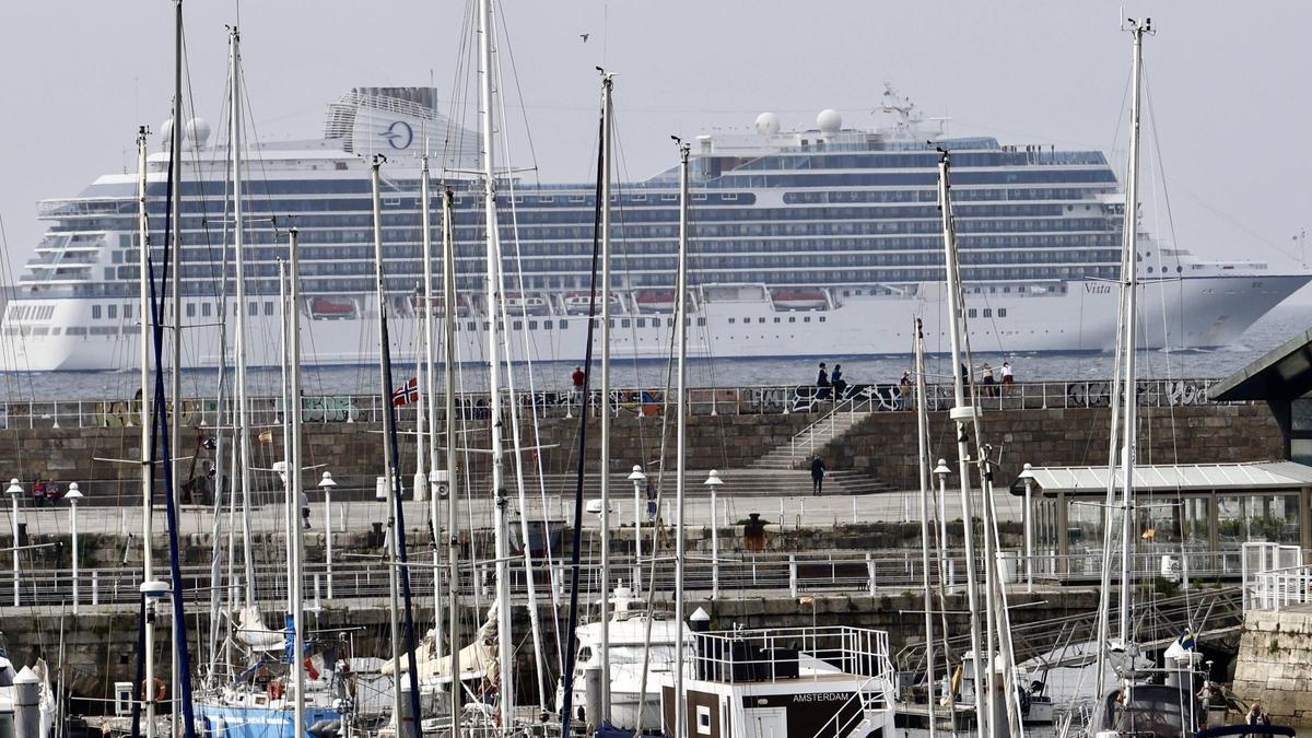 El crucero MS Vista, este lunes en El Muelle.