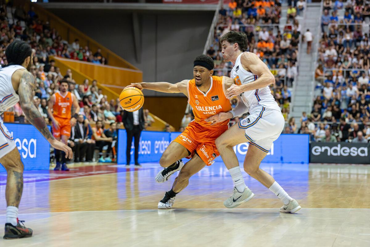 Kameron Taylor, en una acción del partido de este domingo en Fontajau.