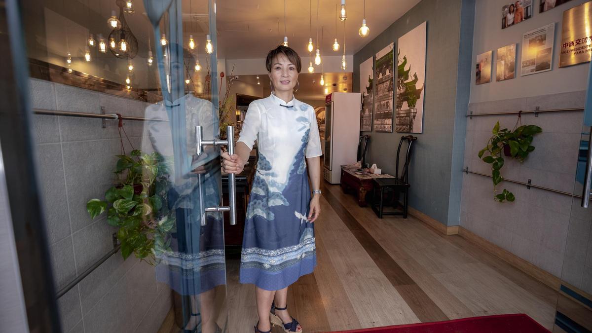 Weifen Wang Liu posa en su restaurante Made in China.