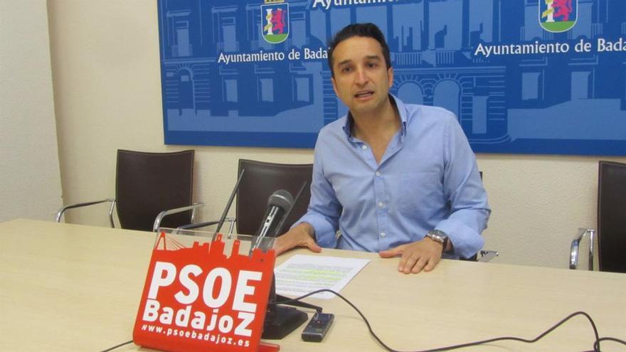 El PSOE de Badajoz critica que cinco años después el Plan Estratégico &quot;duerme en un cajón&quot;