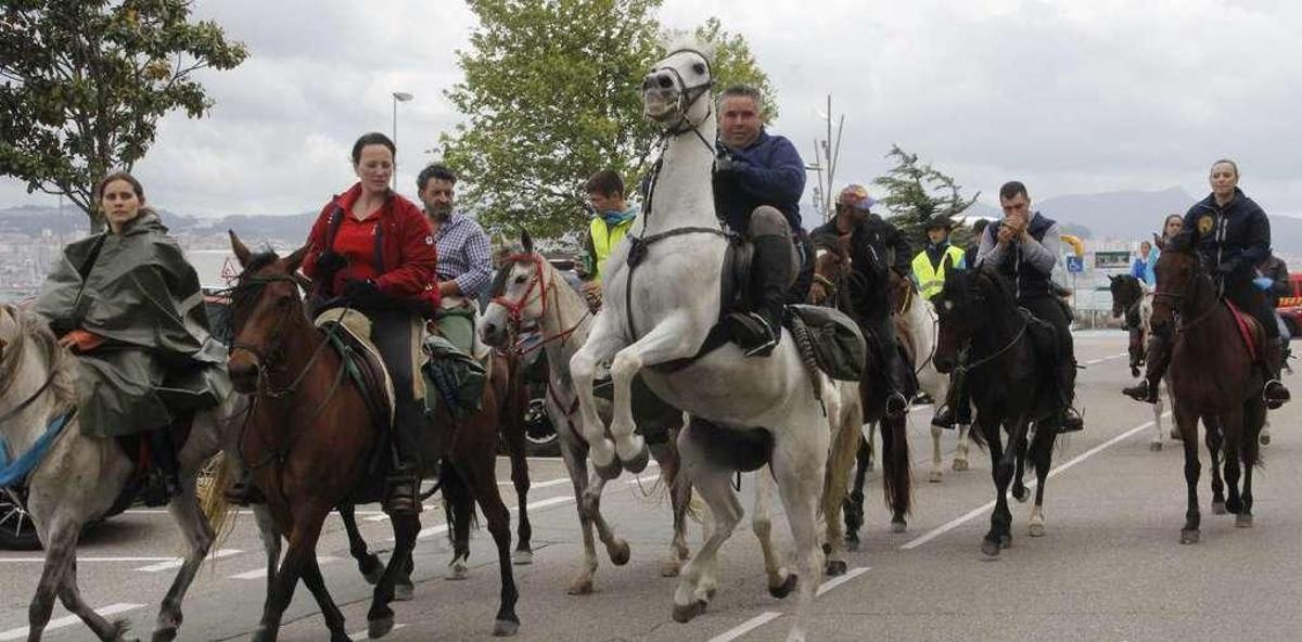 Cabalgando Rico Cabalgando bajo la lluvia