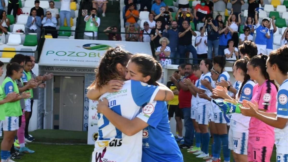 Jugadoras del Alhama ElPozo celebran el ascenso