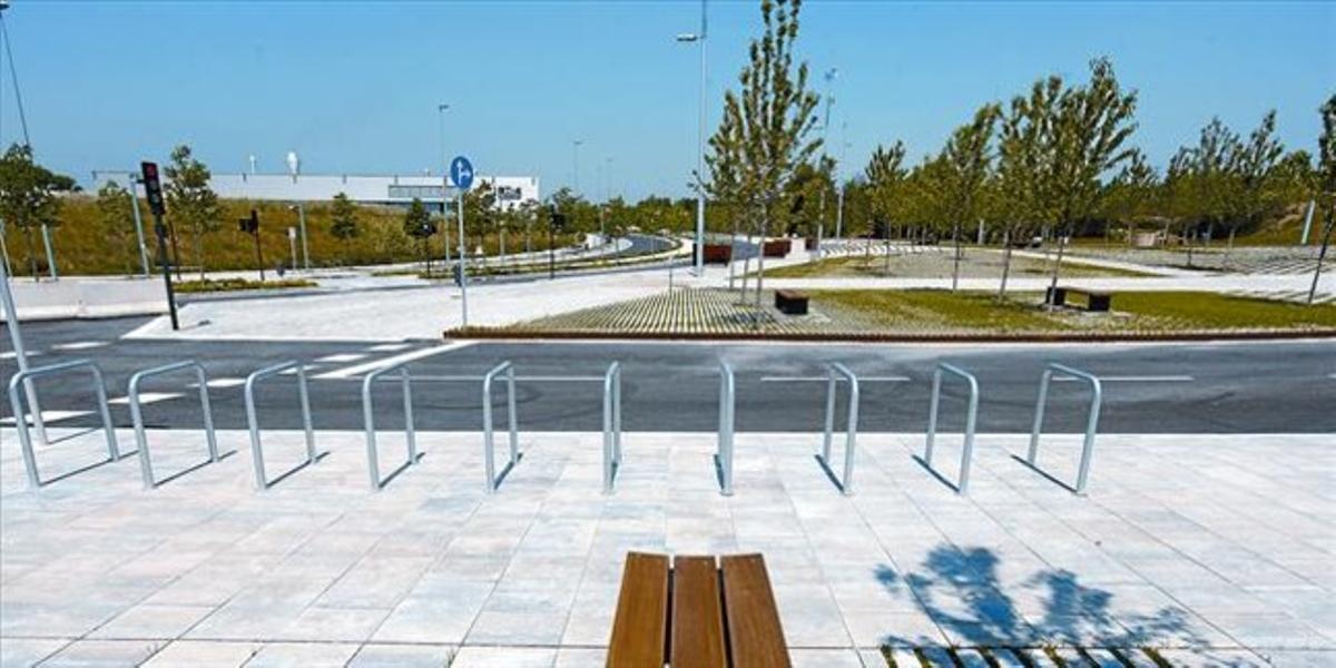 Parc de l’Alba 8 Terrenys pendents d’urbanitzar al costat de les instal·lacions del sincrotró, ahir, a Cerdanyola del Vallès. Parc de l’Alba 8 Terrenys pendents d’urbanitzar al costat de les instal·lacions del sincrotró, ahir, a Cerdanyola del Vallès.