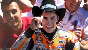 Marc Márquez celebra su triunfo en el circuito de las Américas en 2017.