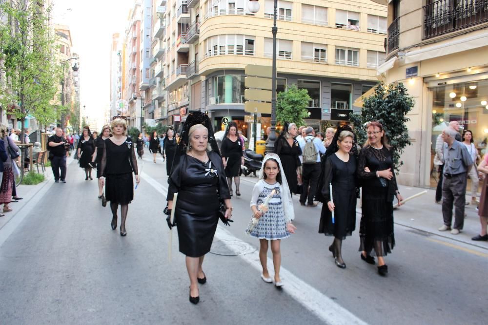 Asimismo, mañana, día 4, después de un concierto a los pies del altar, por la noche, la imagen será bajada y trasladada a la sede y posterior domicilio de los Clavarios Mayores donde permanecerá todo el año. También mañana, a las 19.30 horas, se celebrará en San Agustín la misa por los difuntos de la asociación.