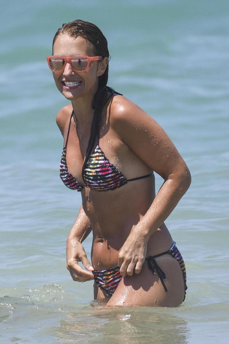 Paula Echevarría con bikini estampado de Calzedonia Cádiz