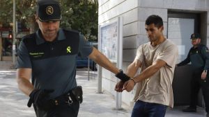 El presunto homicida, Alex C., de 20 años, de camino a la cárcel de Picassent