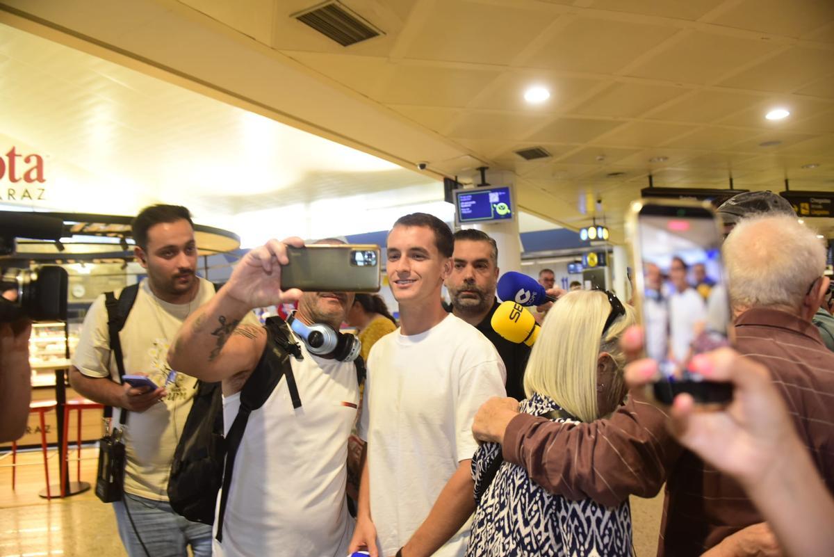 Llega Marc Casadó a A Coruña para incorporarse al Deportivo Llega Marc Casadó a A Coruña para incorporarse al Deportivo