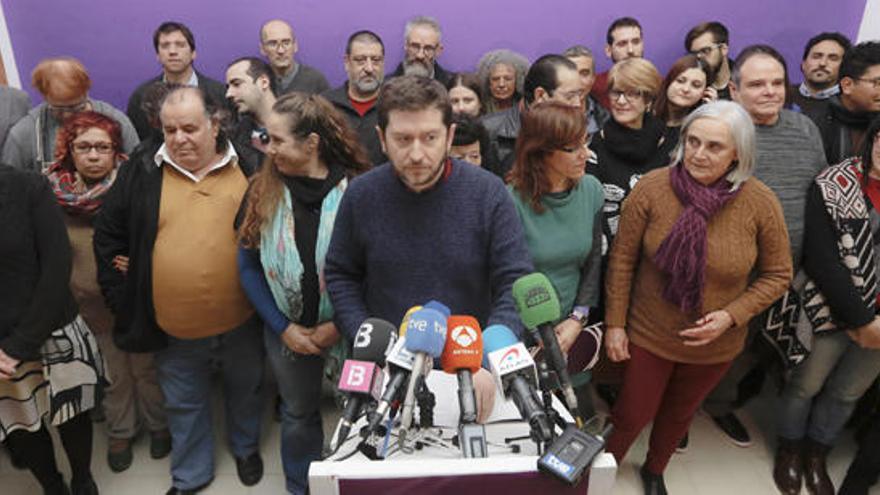La mayoría de los cargos de Podemos respaldó ayer con su presencia al secretario general, Alberto Jarabo.