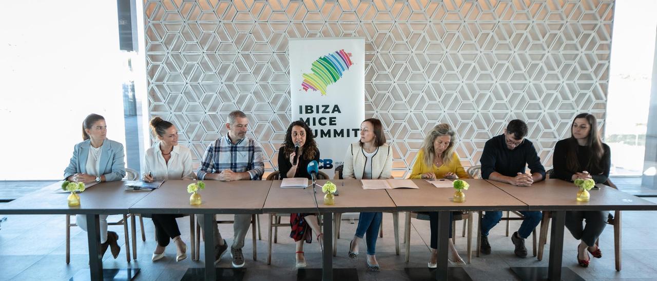 Presentación de ‘Ibiza MICE Summit’ con organizadoras y representantes institucionales.