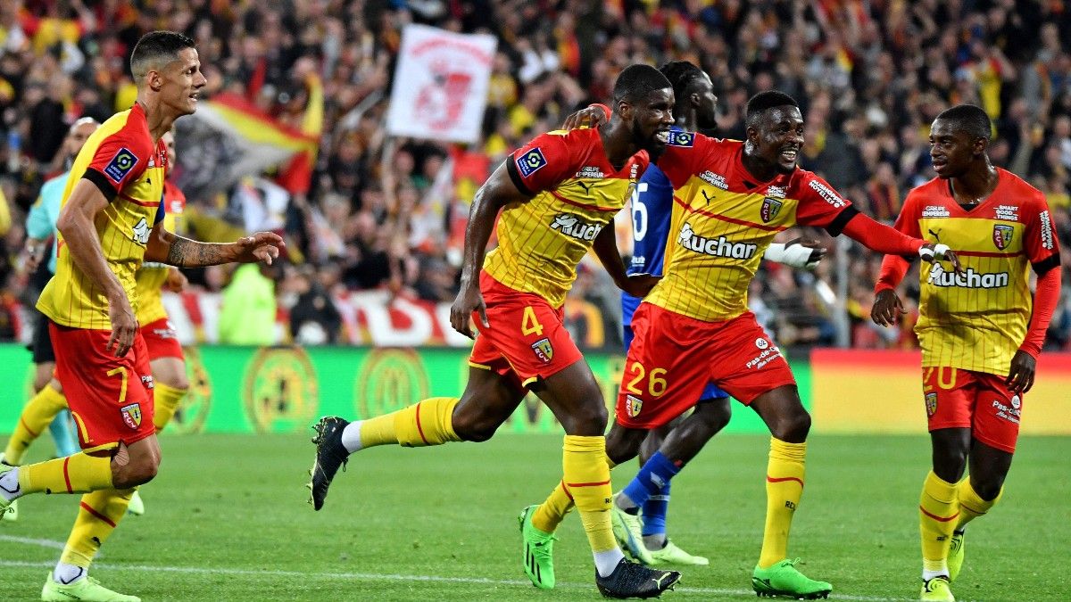 El Lens celebra su gol ante el Troyes