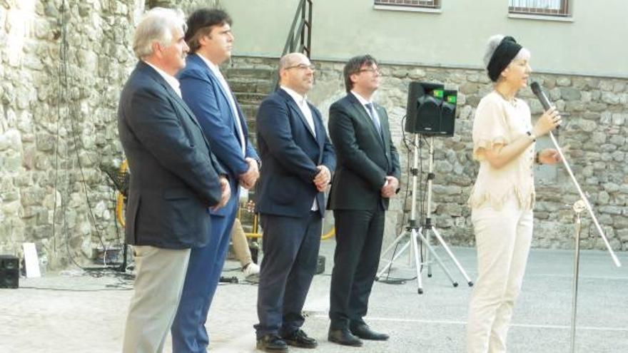 Puigdemont inaugura a Besalú el monument a Companys