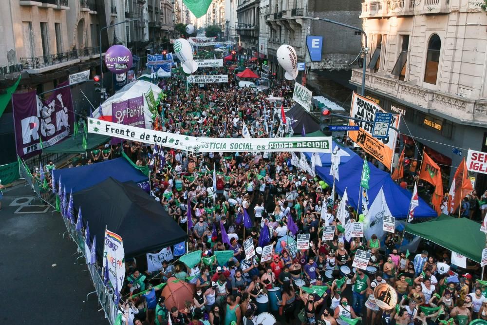 Los verdes toman las calles de Argentina por la ley que legaliza el aborto