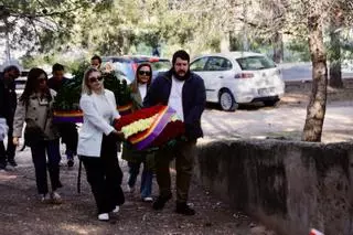 Paterna conmemora el Día de la República en un homenaje en el "paredón de España"