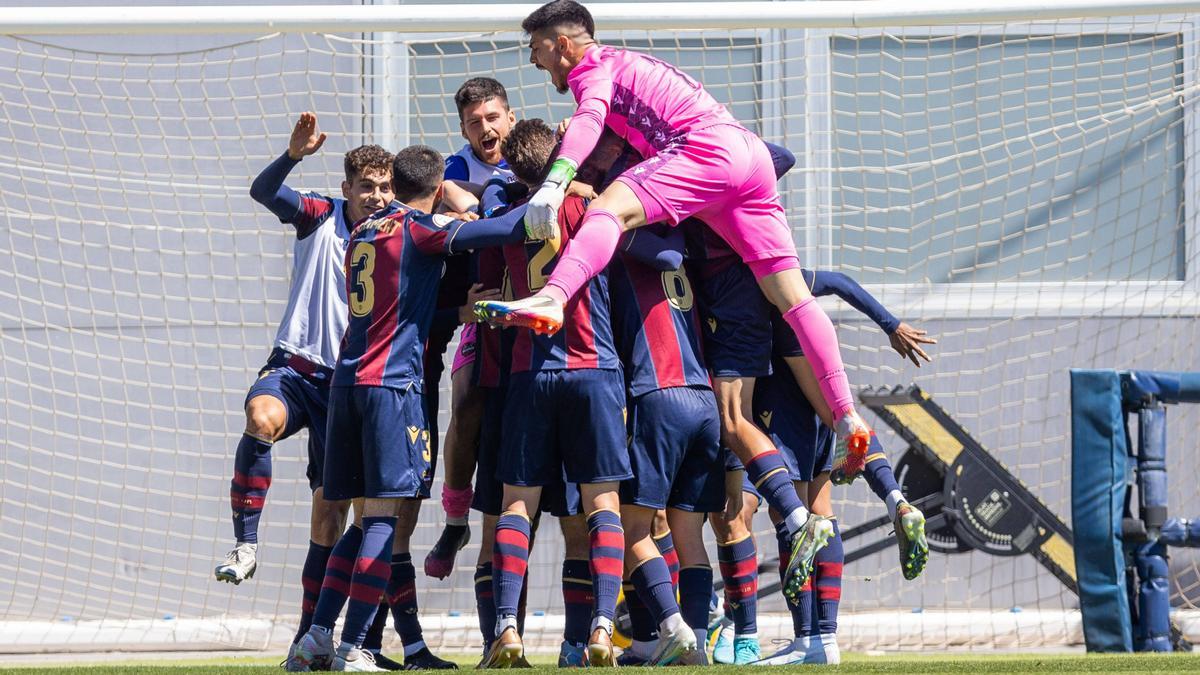 Euforia en Buñol por la remontada del Atlético Levante contra el Orihuela