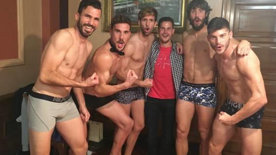 Futbolistas del Alcoyano desfilan en ropa interior - Información
