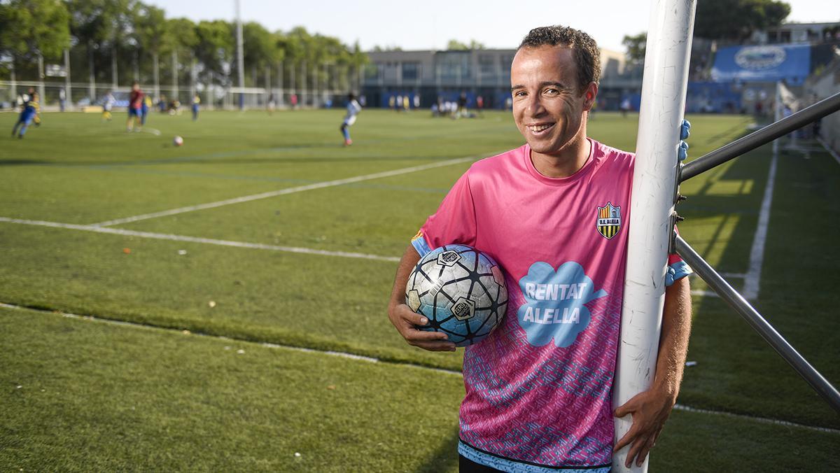 Moha, jugador marroquí en Alella, impulsor de un proyecto solidario en su pueblo