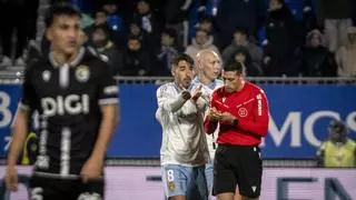El árbitro del Real Zaragoza- Burgos denuncia "escupitajos" de la afición zaragocista