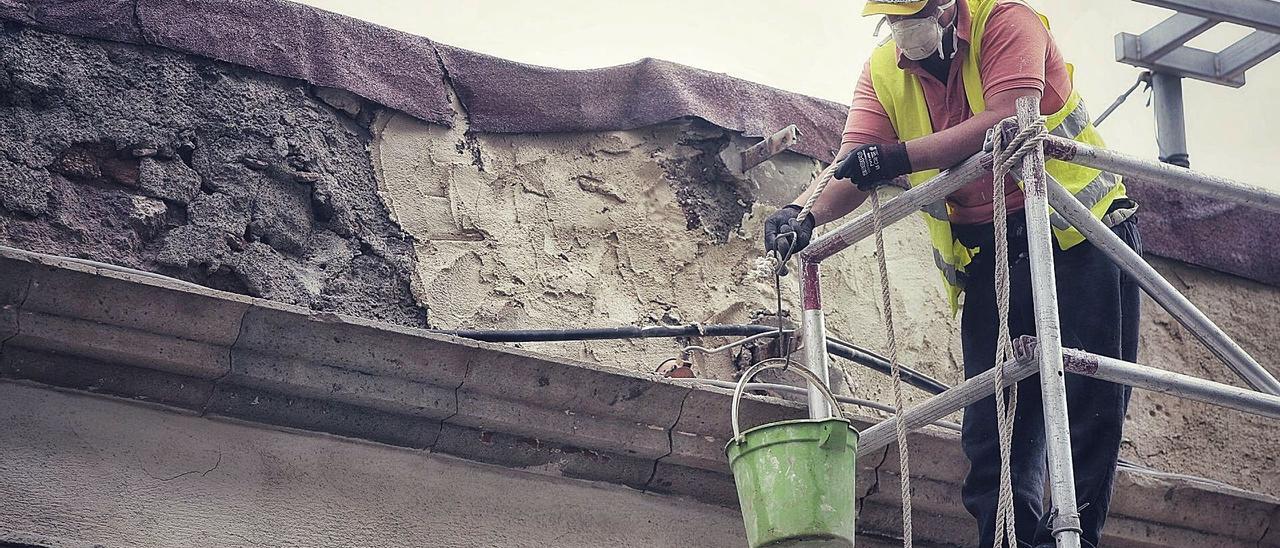 Un trabajador de la construcción en una obra.  | | MARÍA PISACA