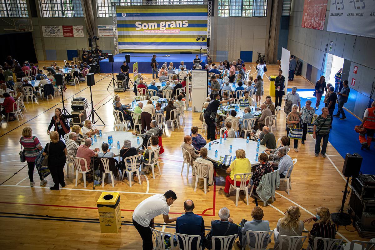 ‘Hackatón sénior’ en L’Hospitalet. Talleres digitales para la gente mayor.