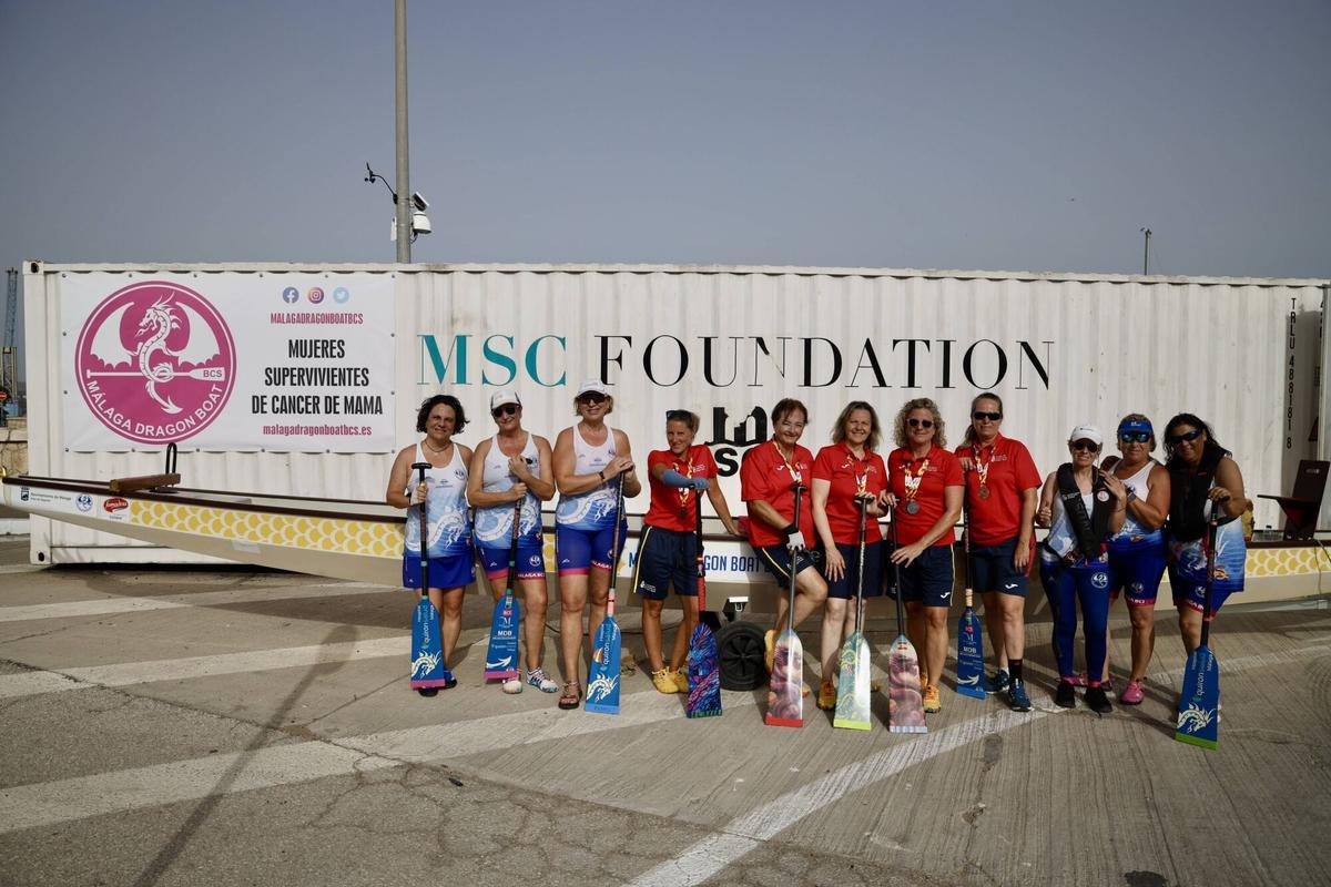 MLG 22-07-2026.-La Asociación española de Boat Dragón, formada por mujeres supervivientes de cáncer de mama, entrenan cada tarde en el pantalán ubicado en el puerto de la ciudad y donde han sido subcampeonas en Múnich.
