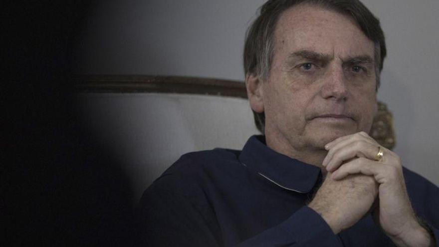 Bolsonaro sufre de neumonía mientras se recupera de la cirugía intestinal